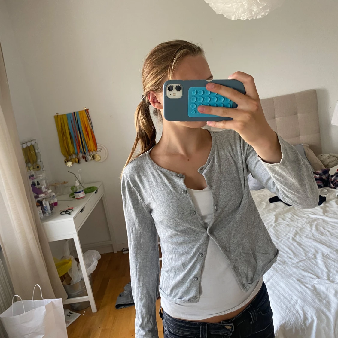 Grå kofta från H&M med knappar - 2