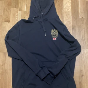 Morris hoodie  - Märke-Morris,Cond 7/10,Size M.                   Fler bilder finns för seriösa köpare pris ej bestämt.