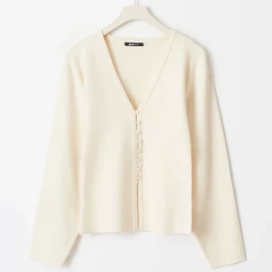 Stickad tröja från gina tricot - Säljer min fina stockade tröja från gina då jag använt den typ 3 gånger den är helt fläckfri och har inga fel❤️ 399 nypris😊Den passar även S skulle jag säga❤️