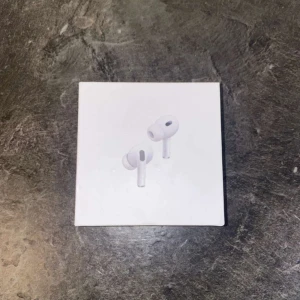 Airpod PRO 2 - Hej jag säljer mina AirPod. Helt oanvända. Ska köpa gen 4 därför säljer jag dessa PRO 2 hör av dig ifall du vill ha dessa HOS DIG!!