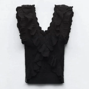 Fin virkad topp från zara - Säljer denna jättefina toppen från zara, endast använd fåtal gånger. Bara att höra av sig för fler bilder🩷