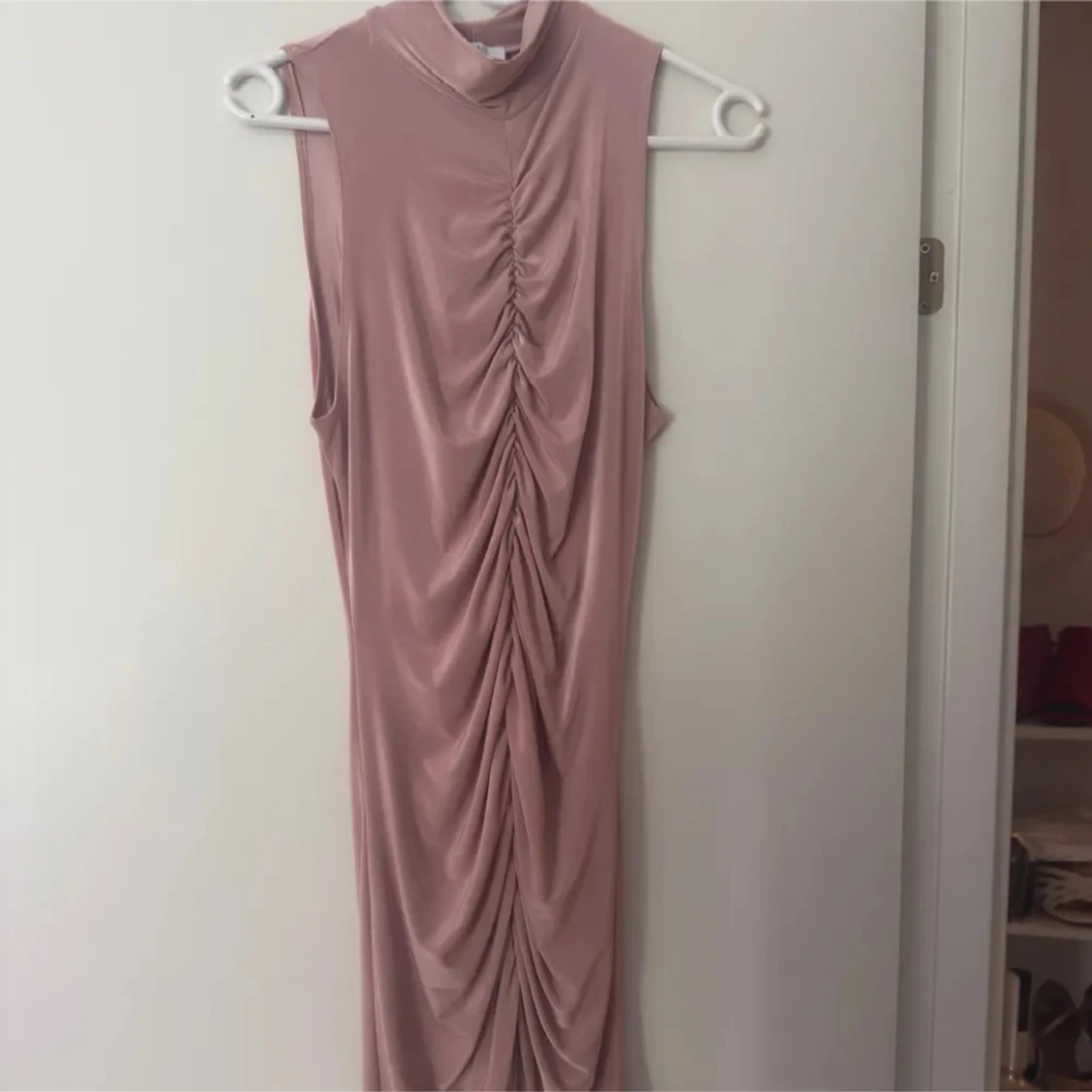 Rosa ruched kortklänning från Nelly - 2