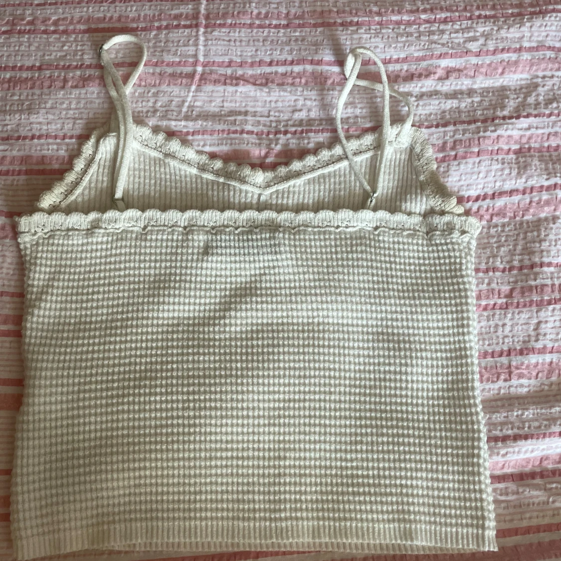 Vit ribbad croppad linnetopp - 2