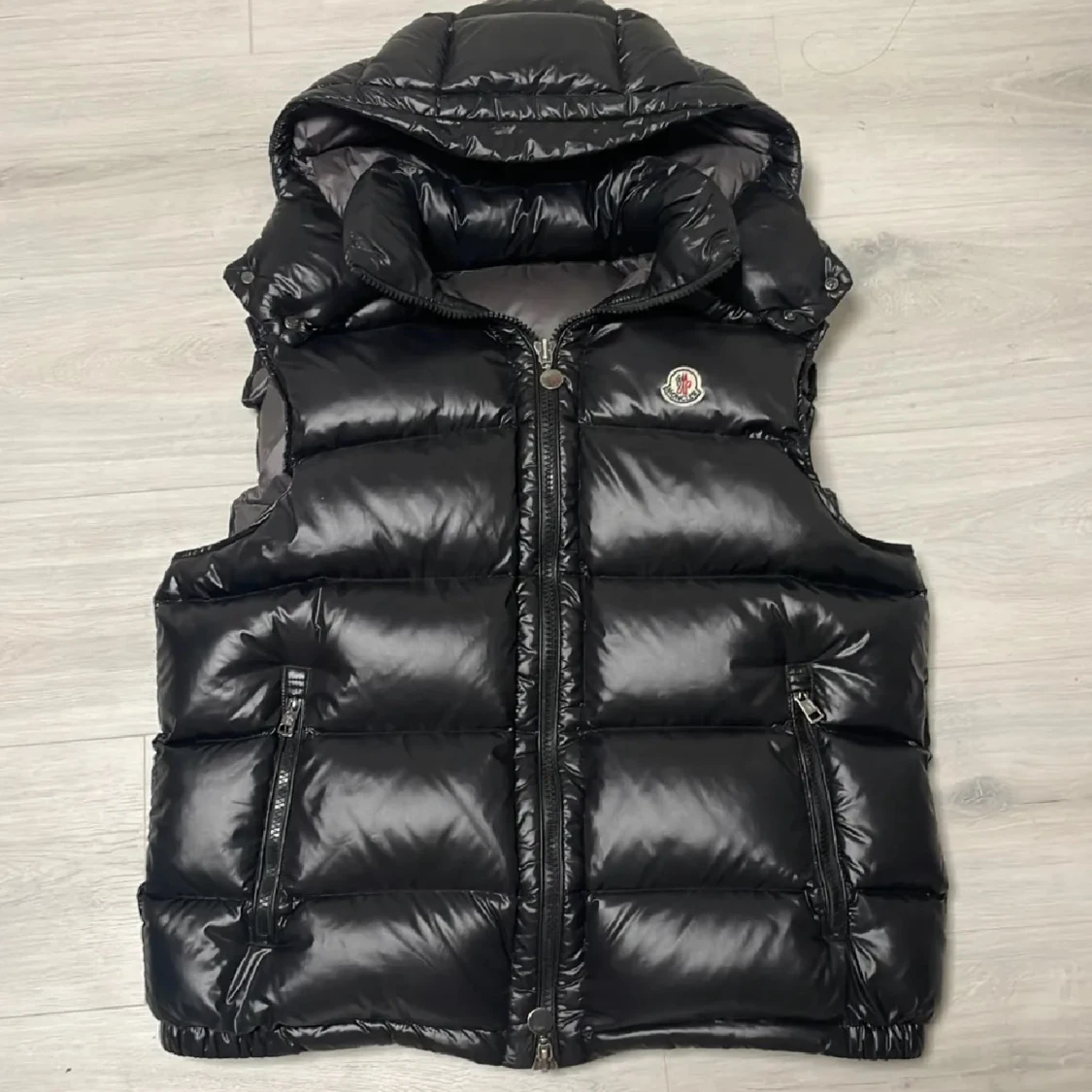Svart dunväst från Moncler äkta