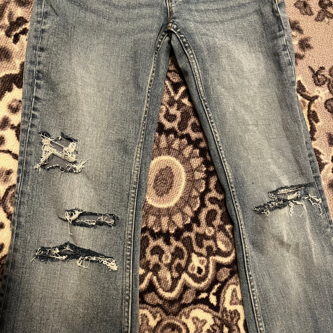 Ljusblå ripped jeans från Lindex - 2