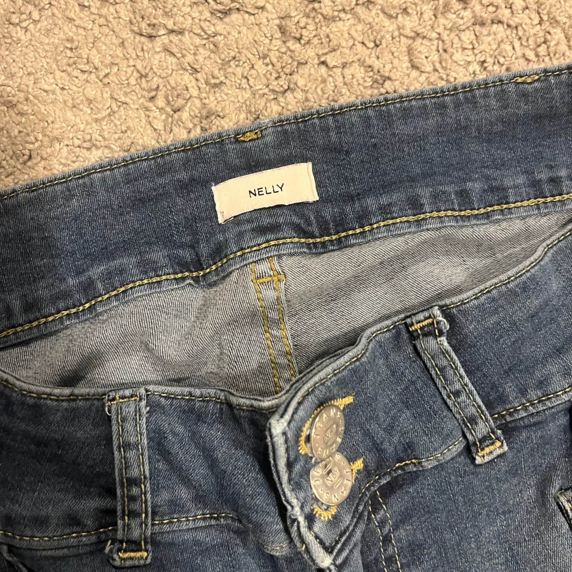 Blå bootcut jeans från Nelly - 2