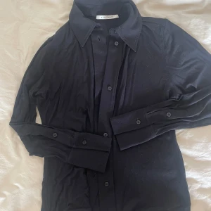 A days march Piké - Långärmad svart Piké från A days march i storlek Xs. Använd en gång. 