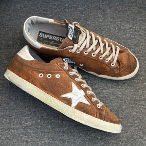 Golden Goose Skor | 45 - Golden Goose Superstar sneakers | Grymt skick | Endast skorna ingår | INGA BYTEN | Fraktar spårbart eller möts upp i Täby