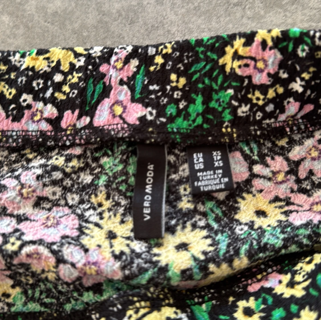 Blommig omlottkjol från Vero Moda XS - 2