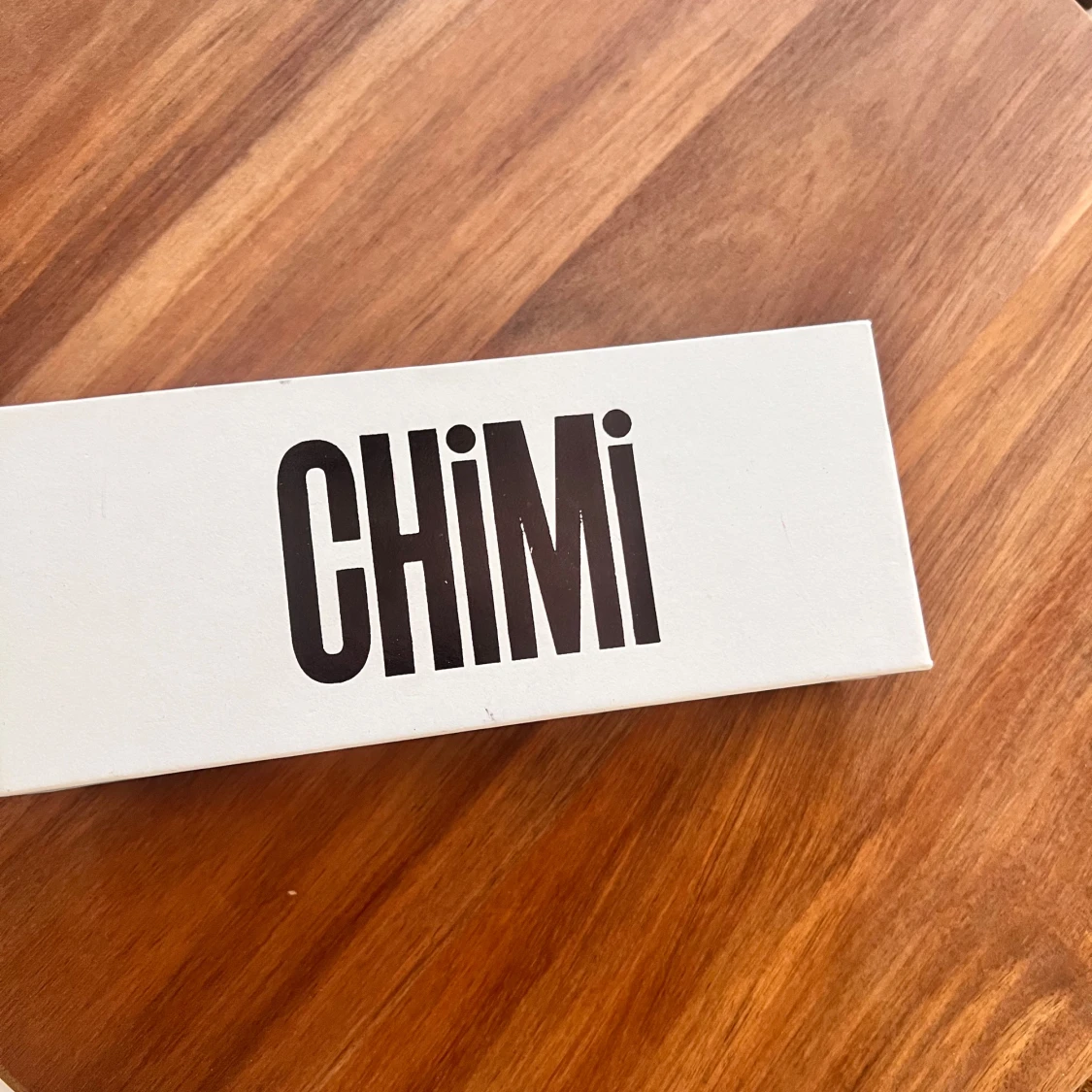 Vit glasögonbox från CHIMI