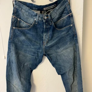 Levi's Engineered Jeans blå denim - Blå Levi's Engineered Jeans i storlek 30/32. Sparsamt använda