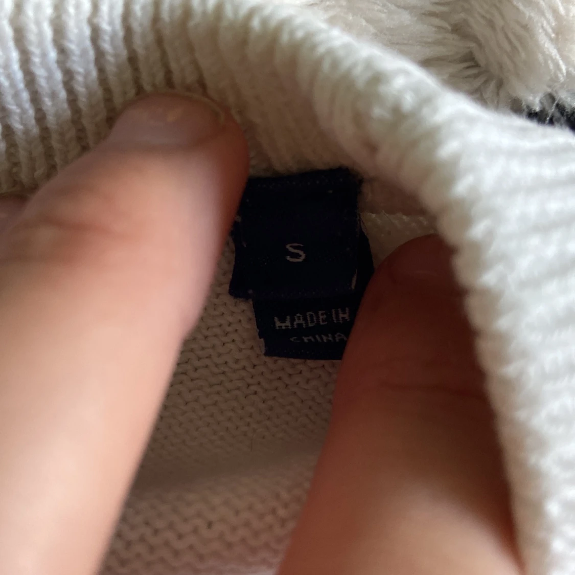 Vit stickad GANT tröja med logga - 2