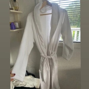 Morgonrock  - Säljer en morgon rock från rusta, ny! Storlek L, säljer den för 100kr + frakt!