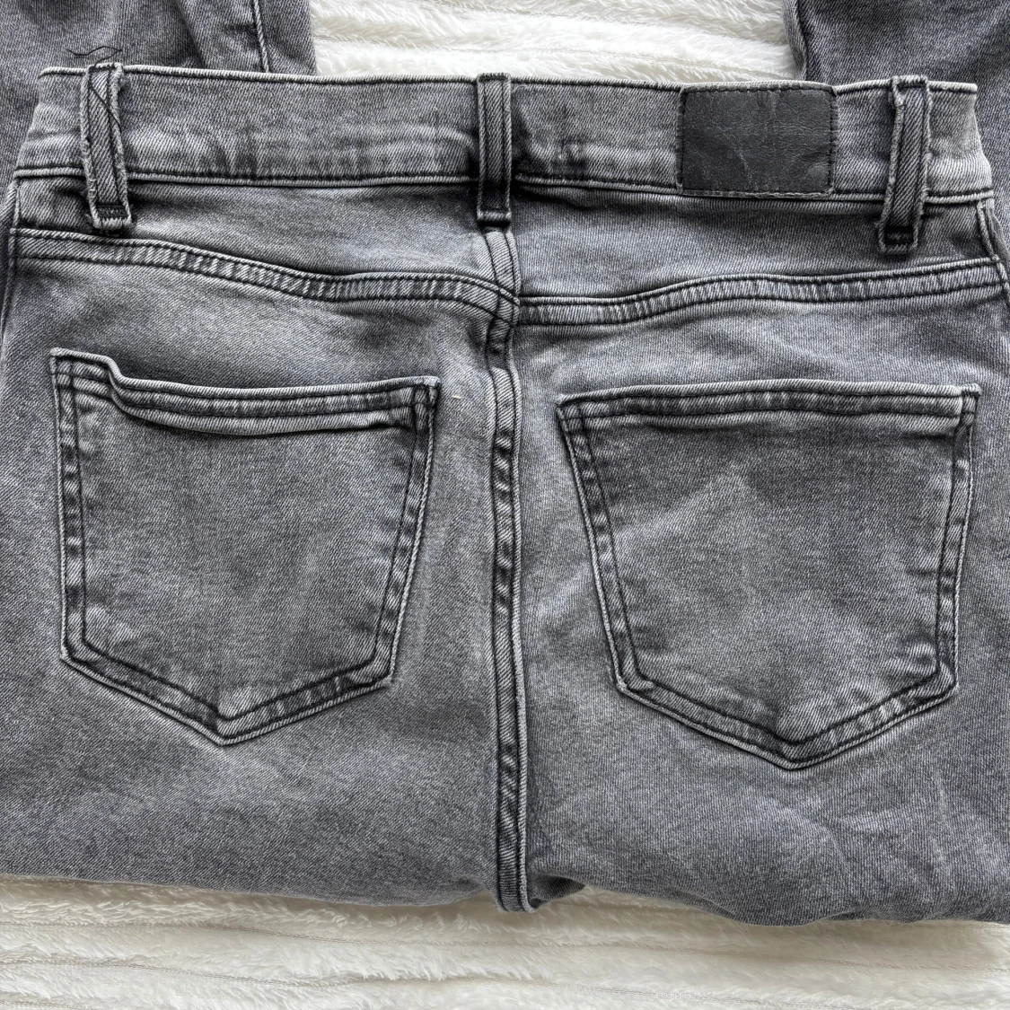 Grå jeans från Gina, stl 38 - 1