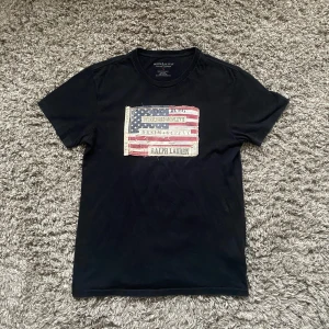 Denim and Supply USA t shirt - Säljer denna rikigt feta denim and supply Ralph Lauren t shirten!⭐️Skick: 9,5/10!🤝 Storlek S passar S!🙌Hör gärna av er om ni har funderingar!👍