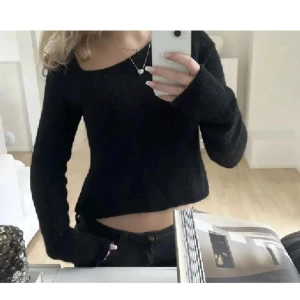  Leger tröja🩶 - 🩶LÉGER TRÖJA I FÄRGEN GRÅ!!!🩶säljer då ja inte använder längre. pris kan diskuteras 💕kan också byta till en svart