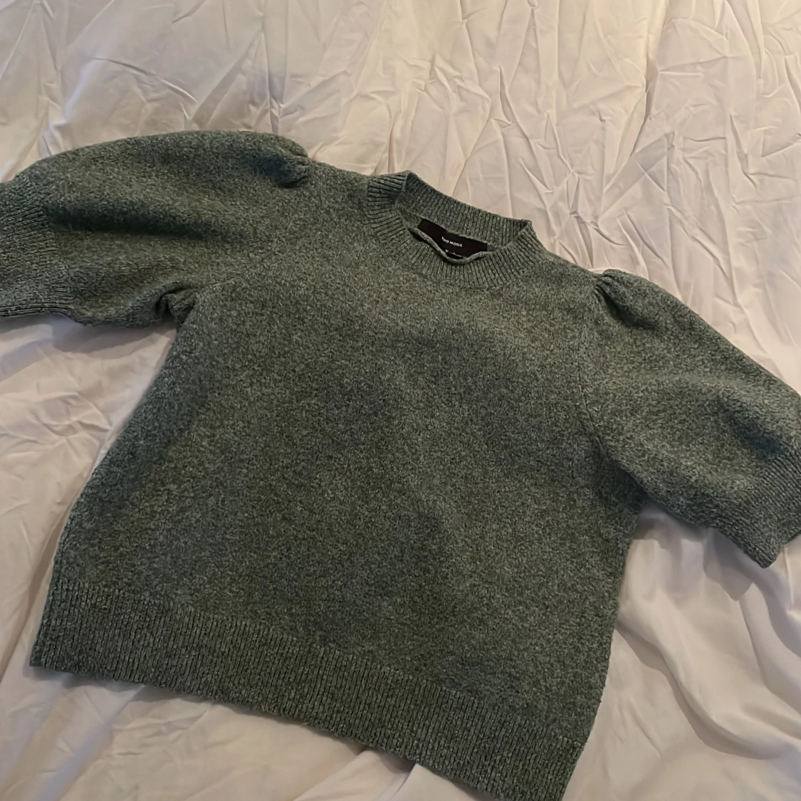 Grön stickad tröja Vero Moda puffärm