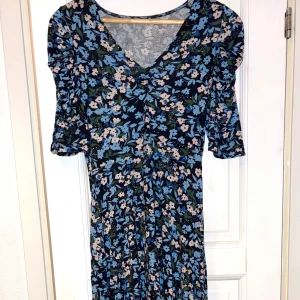 Maxiklänning - Maxiklänning i bomullstrikå. Strl XS från Lindex . Oanvänd. 