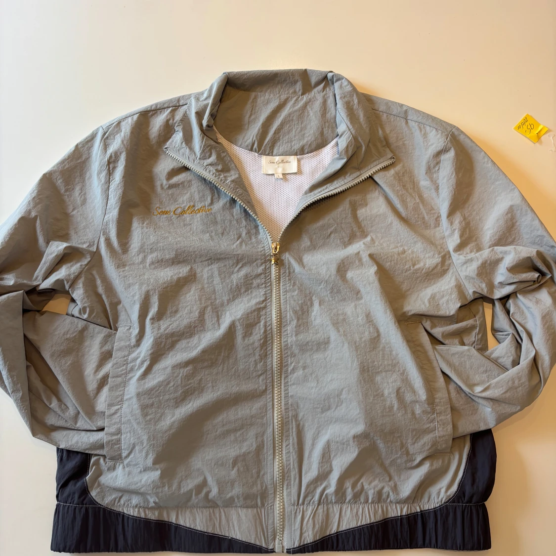 Grå tracksuit från Sens Collective - 3