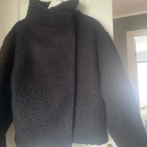 Kappa - Populär ullkappa från ginatricot, perfekt till hösten! Storlek xs, knappt använd