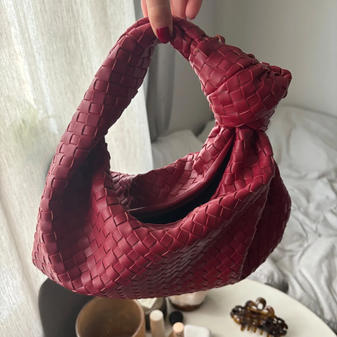 Röd flätad väska i skinn - 1