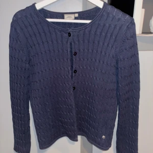 Blå stickad kofta från Boomerang - Blå stickad kofta från boomerang. 