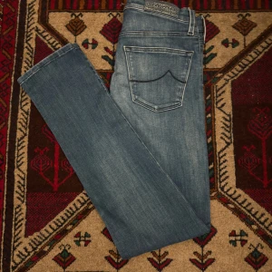 Jacob Cohen  - Säljer ett par Jacob Cohen-jeans i storlek 26, men de funkar även för storlek 27. Slim fit och i riktigt bra skick. Pris kan diskuteras vid snabb affär. 