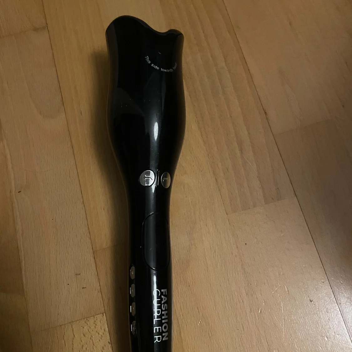 Svart automatisk locktång