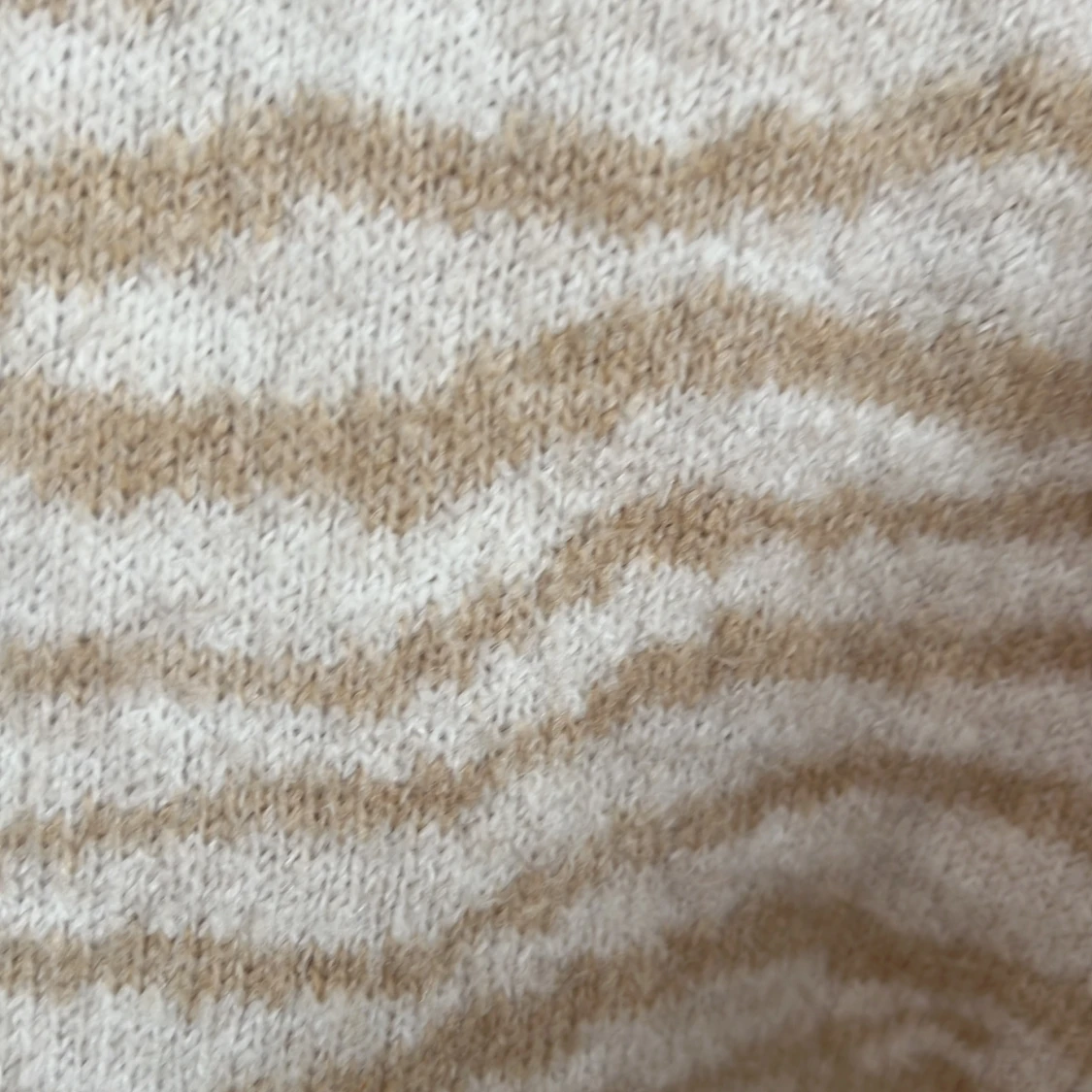 Beige och vit tröja från ASOS DESIGN - 3