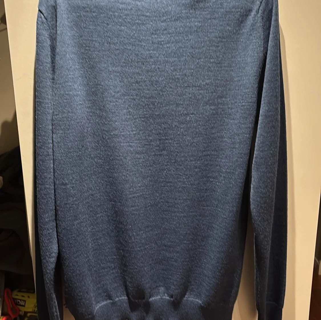 Blå stickad tröja - 1