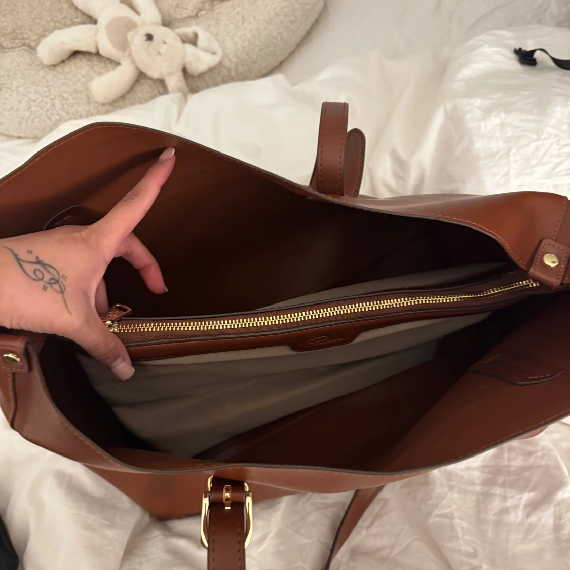 Brun axelväska i skinn - 1