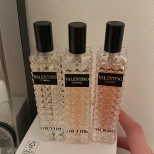 Valentino parfymer - Tre valentino born in Roma parfymer coral, rosa och den gula. Blommiga parfymer är inte min grej därför är dom till salu. 