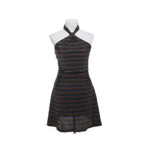 Randig glittrig klänning från ADOORE - Snygg randig klänning från ADOORE i flera färger med glittrande detaljer. Klänningen har en halterneck-design och är perfekt för en kväll ute. Den är kort och figursydd. Inte använt den så prislappen sitter kvar. (Första bilden är lånad)