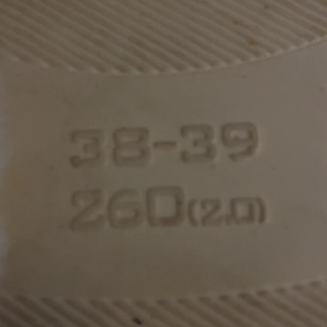 Bruna tofflor med vit päls från lager 157 - 2