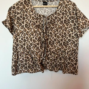 Gina tricot blus, storlek M - Använd Max 2 gånger 