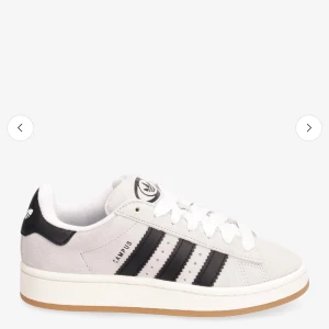 Adidas Campus sneakers i beige och svart - säljer mina super snygga bakgrund adidas campus skor då dom inte kommer till någon användning länge!🩷