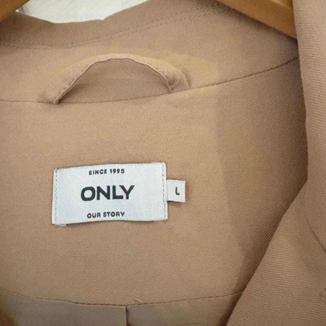 Beige trenchcoat från ONLY - 2