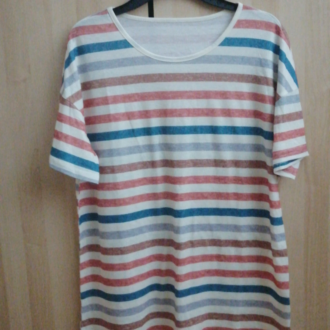 Randig t-shirt i polyester