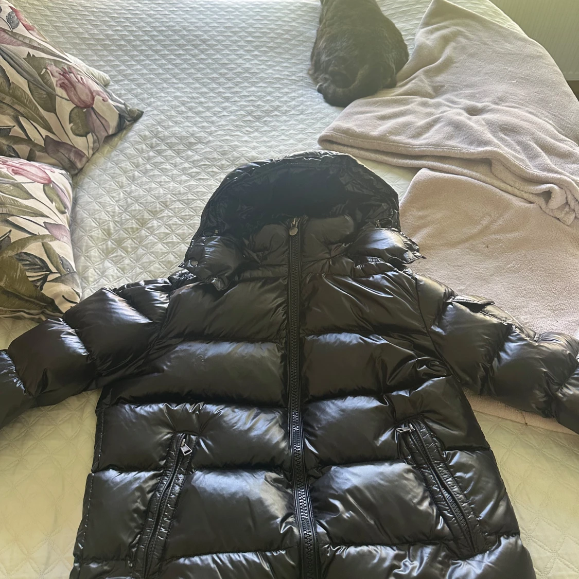 Svart pufferjacka från Moncler