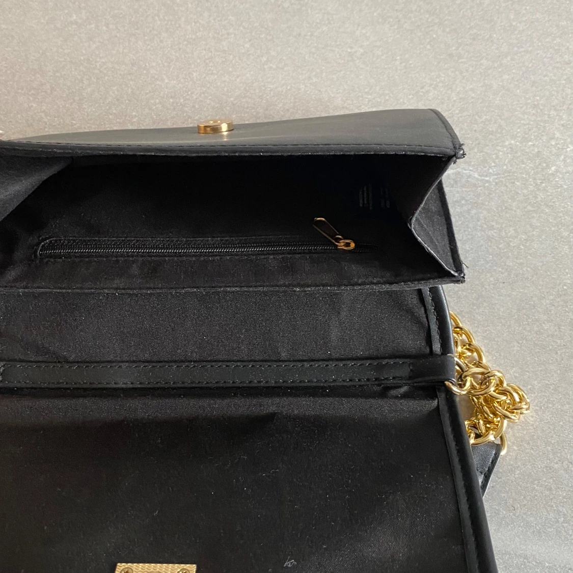 Svart axelväska med kedja - 3