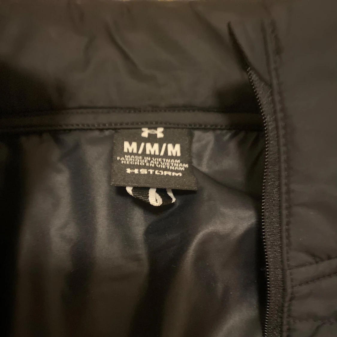 Svart pufferjacka från Under Armour - 3