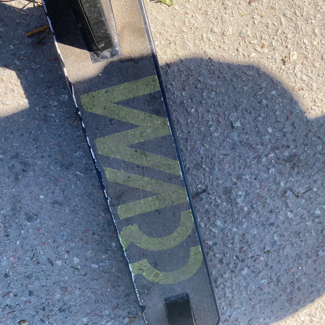 Gul och svart kickbike från Crisp - 2