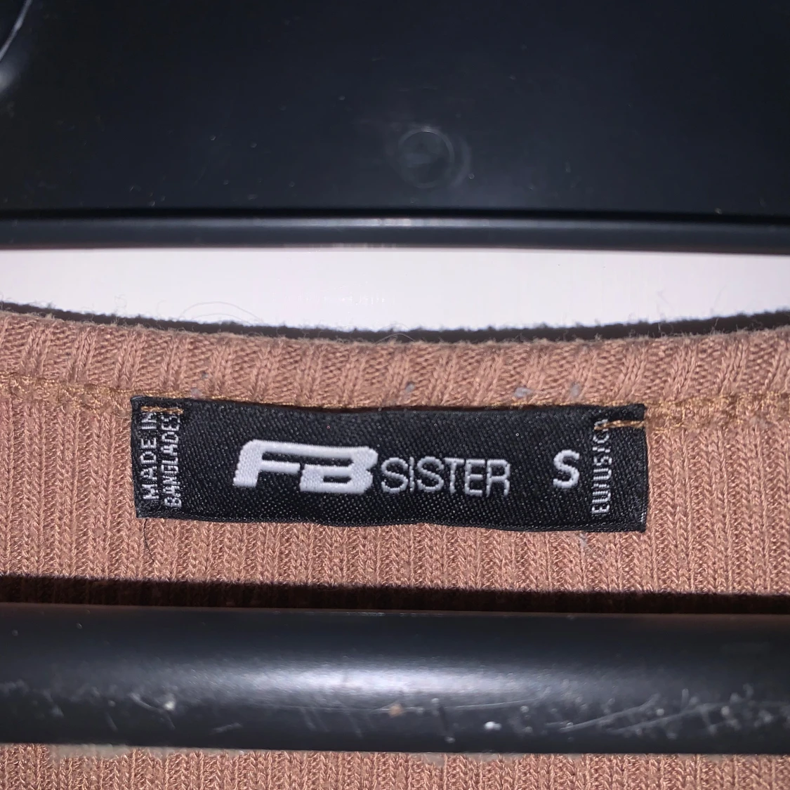 Brun ribbad croppad långärmad topp från FB Sister - 2