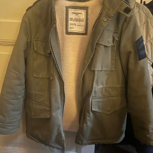Jättecool vår/höst jacka från Zadig - Sjukt cool jacka från Zadig, lagom varm. Perfekt till höst och vår. Inga tecken på slitage