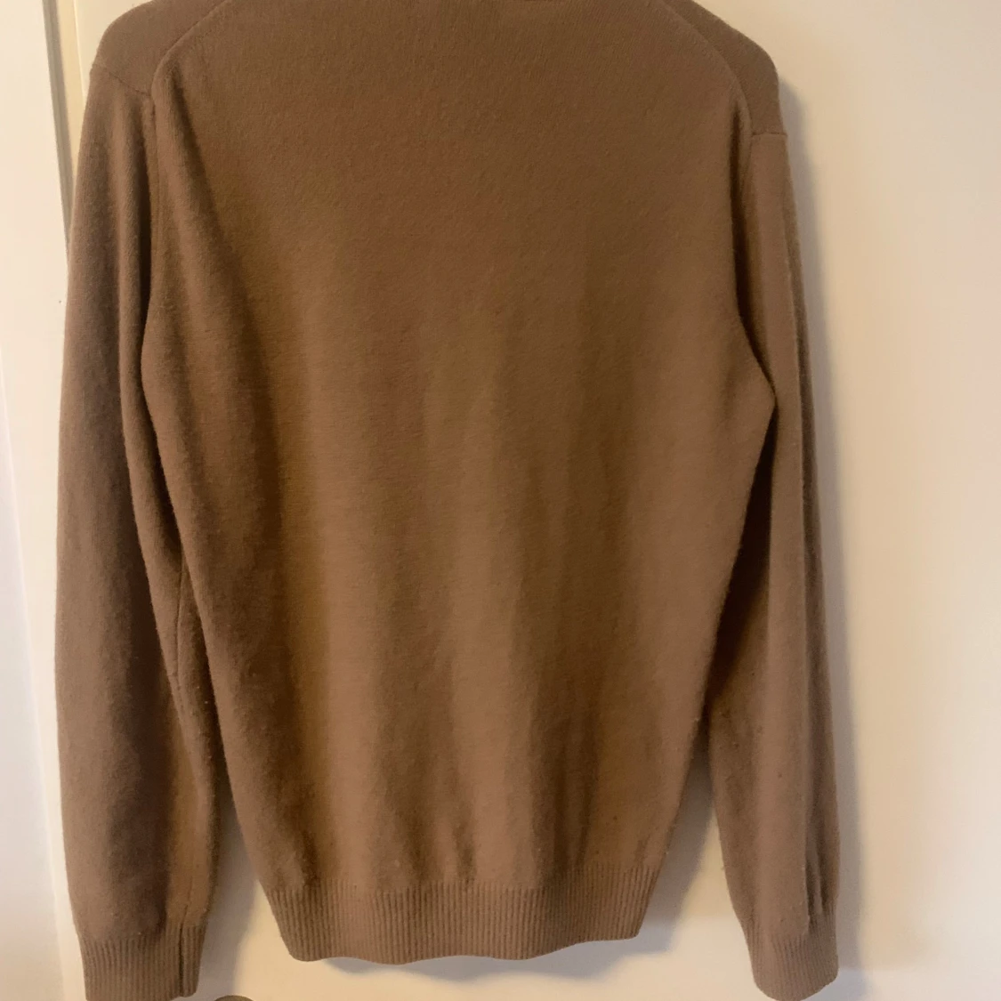 Beige kashmirtröja från Oscar Jacobson - 1