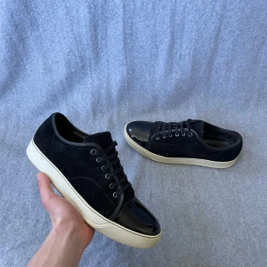 Lanvin skor  - Säljer ett par Lanvins som är i storlek UK 10! Hör gärna av dig om du har frågor! 