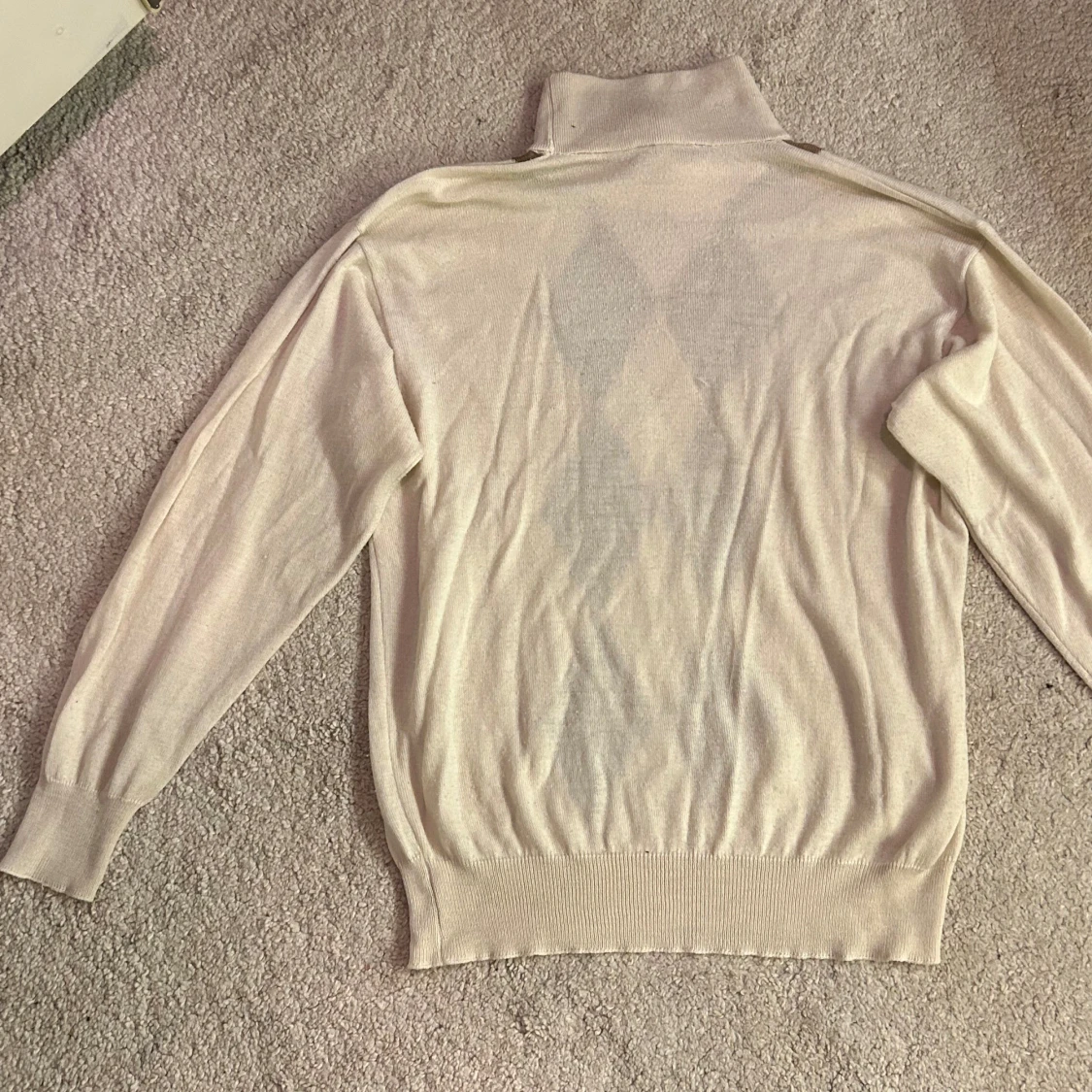 Beige stickad polotröja med argylemönster - 1