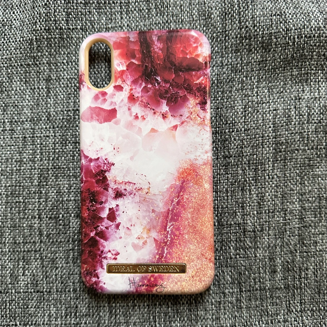 Rosa och vinrött mobilskal från iDeal of Sweden för iPhone XR