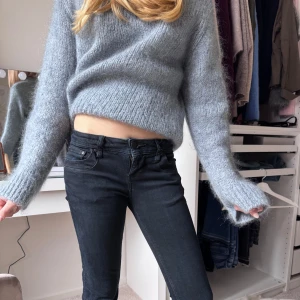 LTB jeans🥰 - Ltb jeans marinblåa 💞. Tjejen på bilden är 162 och bär vanligtvis storleken 32/34💞💞💞💞
