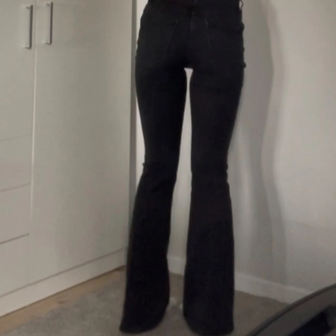 Svarta bootcut jeans midwaist midrise lowwaist lowrise - 2